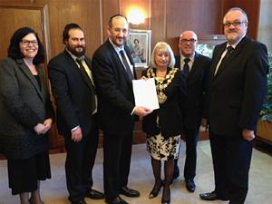The Sechiras Reshus, the symbolic document of rental of the domain of Whitefield, has been granted. The presentation took place at Bury Town Hall, pictured are Whitefield councillor Michelle Wiseman, Chazan Yossie Muller, Rabbi Jonathan Guttentag, the Mayor Cllr Sharon Briggs, and council chief executive Mike Kelly.